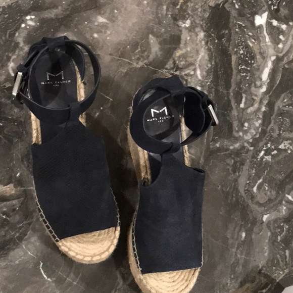 Marc Fisher Espadrille Wedge Mlannie Navy 9 Worn 1 - Picture 2 of 5
